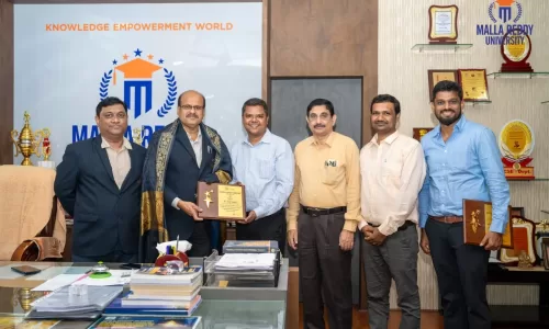 2CQR felicitating Malla reddy University